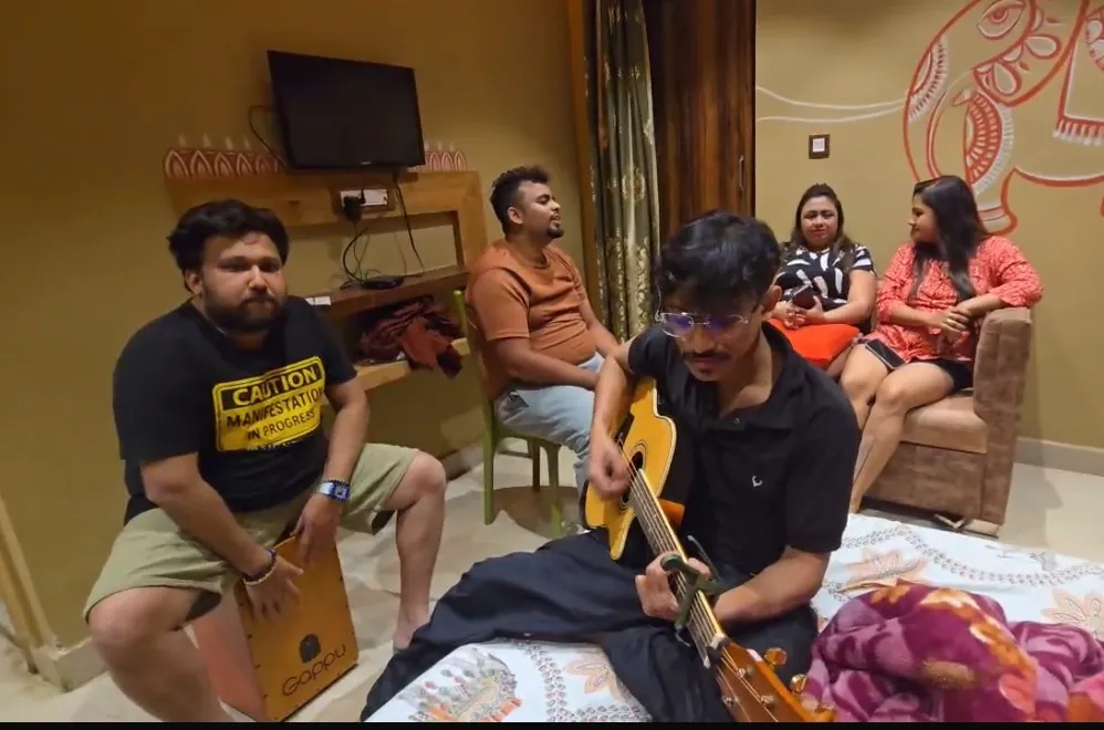 Travellers on a Sarfira trip